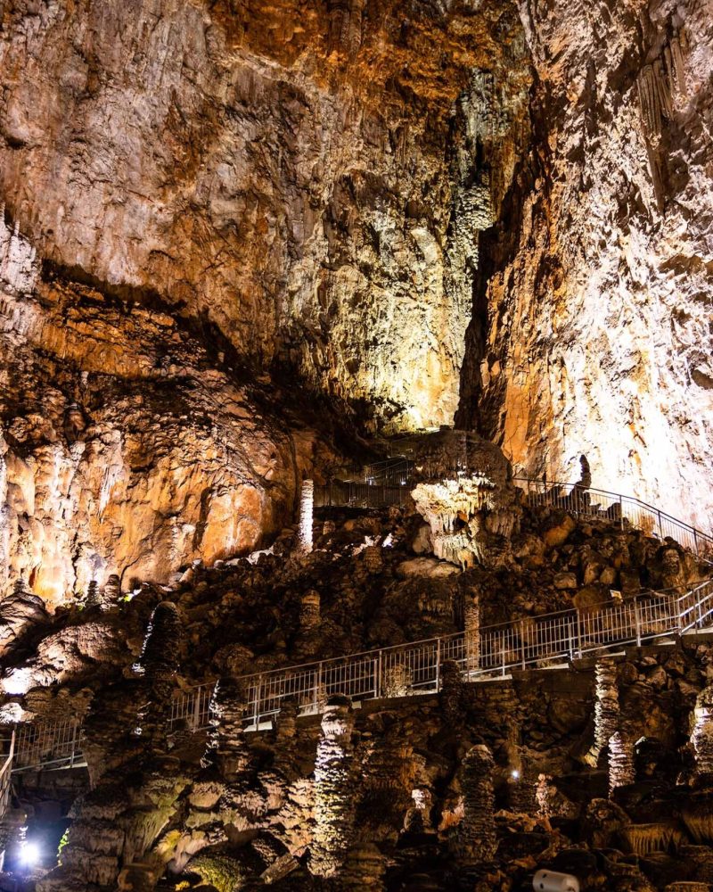 Friuli Venezia-Giulia-Grotta Gigante_AdobeStock_279096506