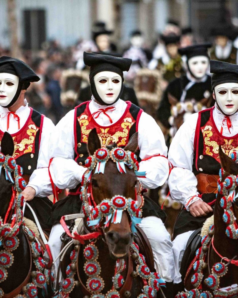 La Sartiglia di Oristano : manifestazione storica con maschere e cavalli