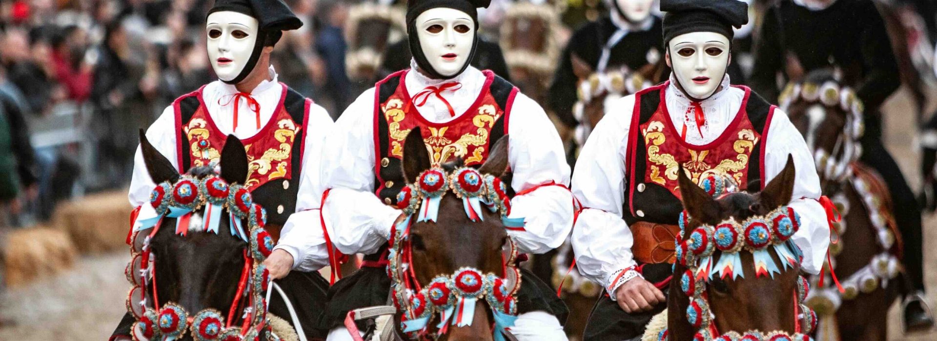 La Sartiglia di Oristano : manifestazione storica con maschere e cavalli