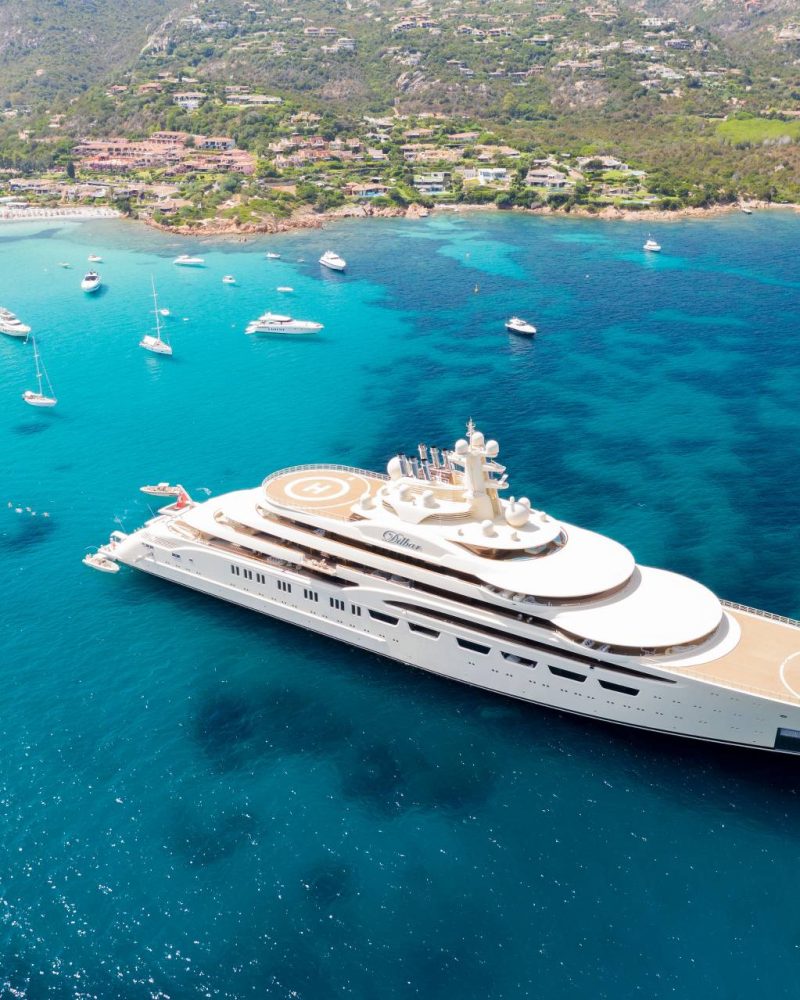 Yacht-con-Elipad-Sardegna (1)